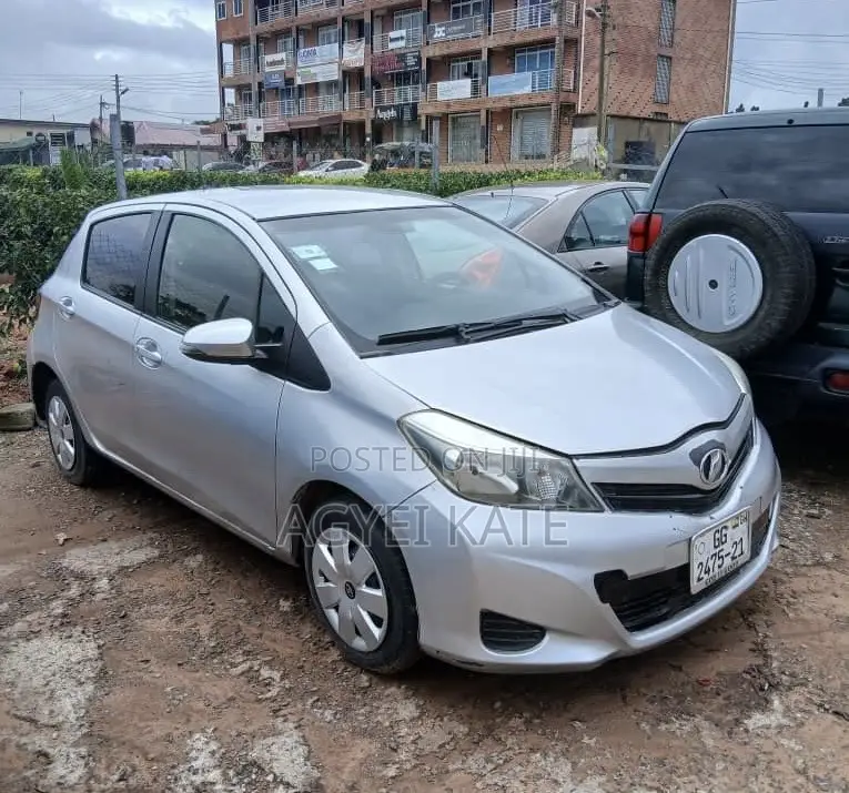 Toyota Vitz 1.3 AWD 3dr 2012 Silver