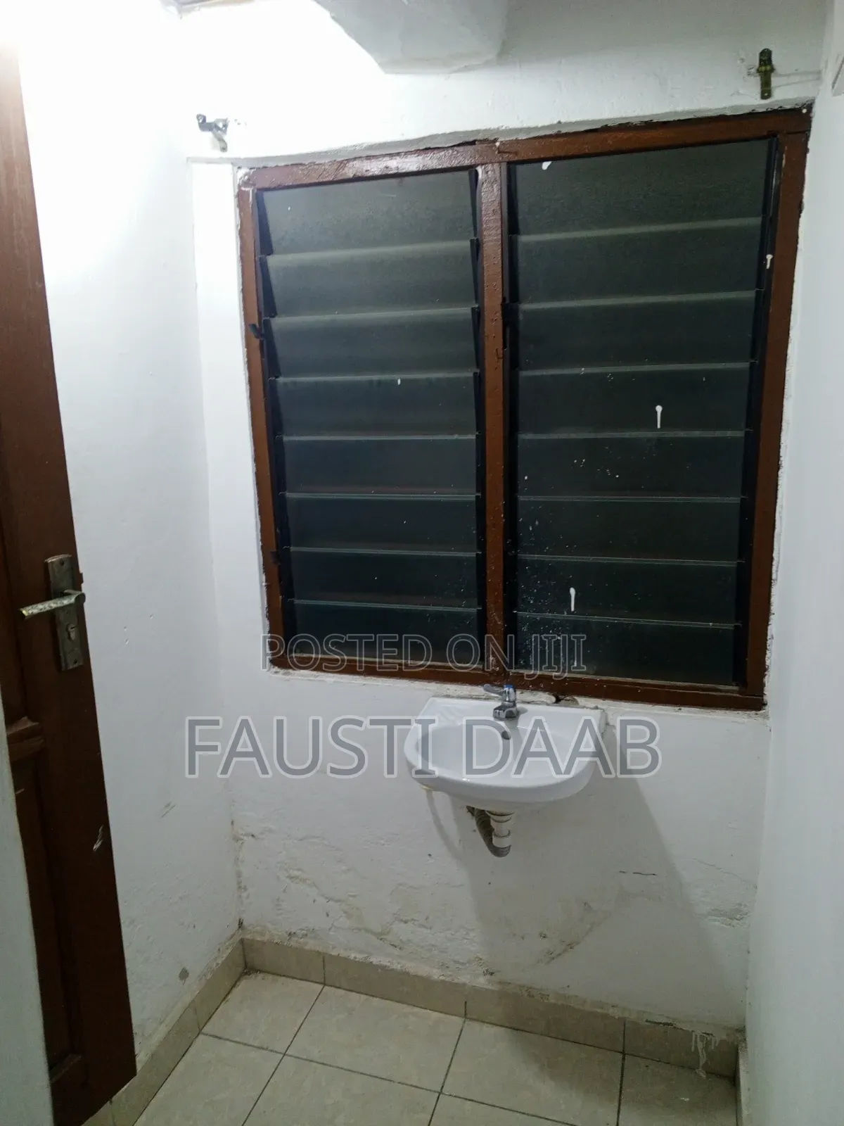 1bdrm Apartment in Chamber And Hall, Circle Station Area for rent