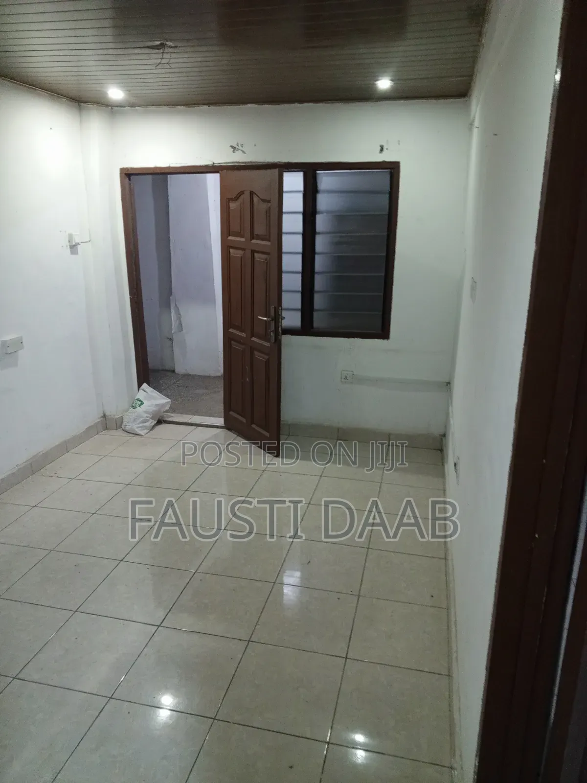 1bdrm Apartment in Chamber And Hall, Circle Station Area for rent