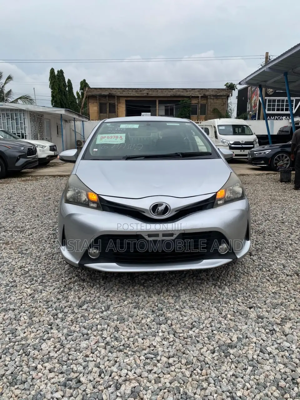 Toyota Vitz 2014 Silver