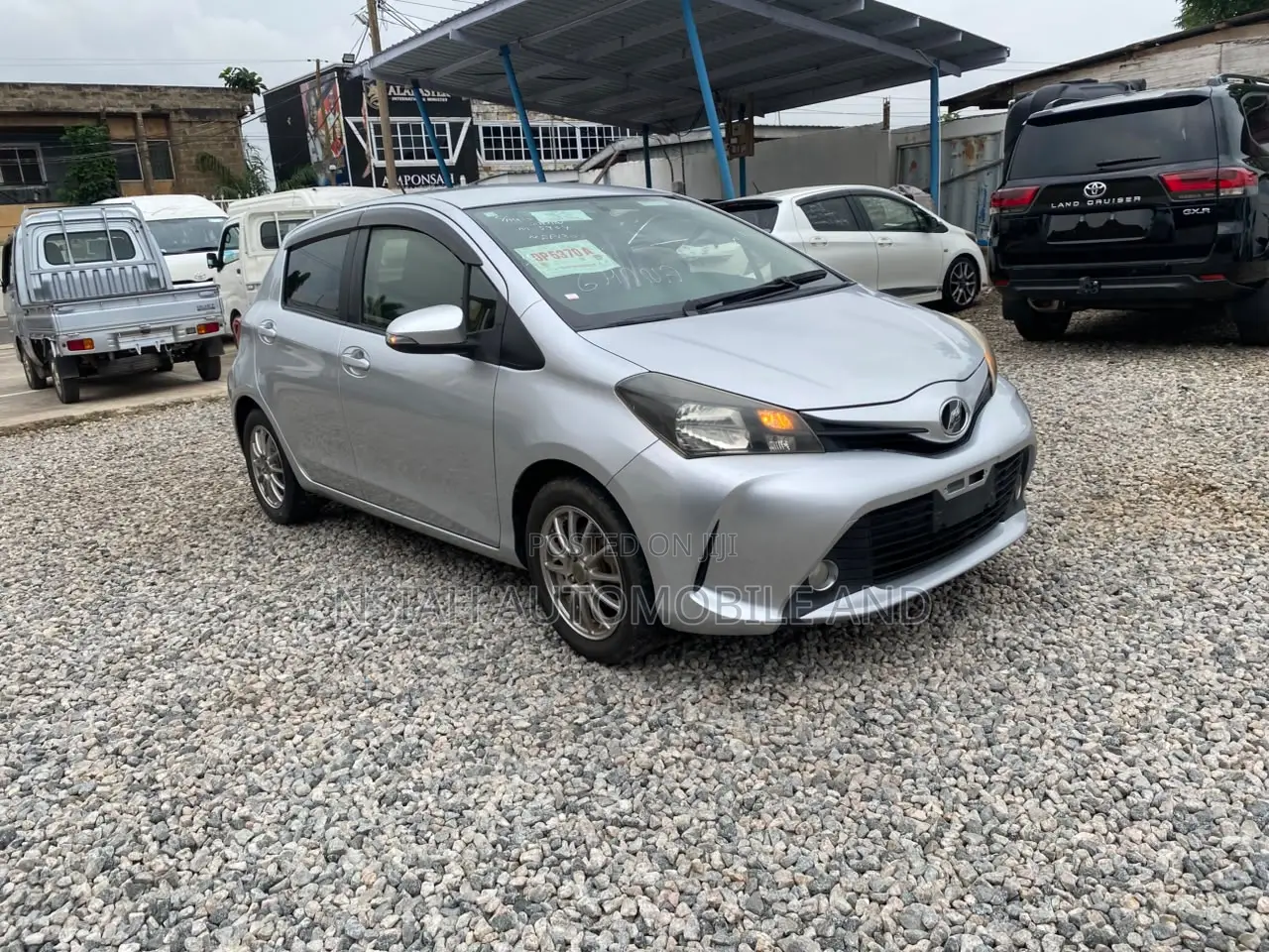Toyota Vitz 2014 Silver