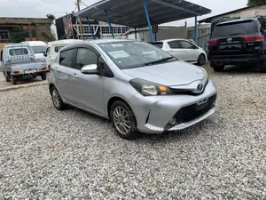 Toyota Vitz 2014 Silver