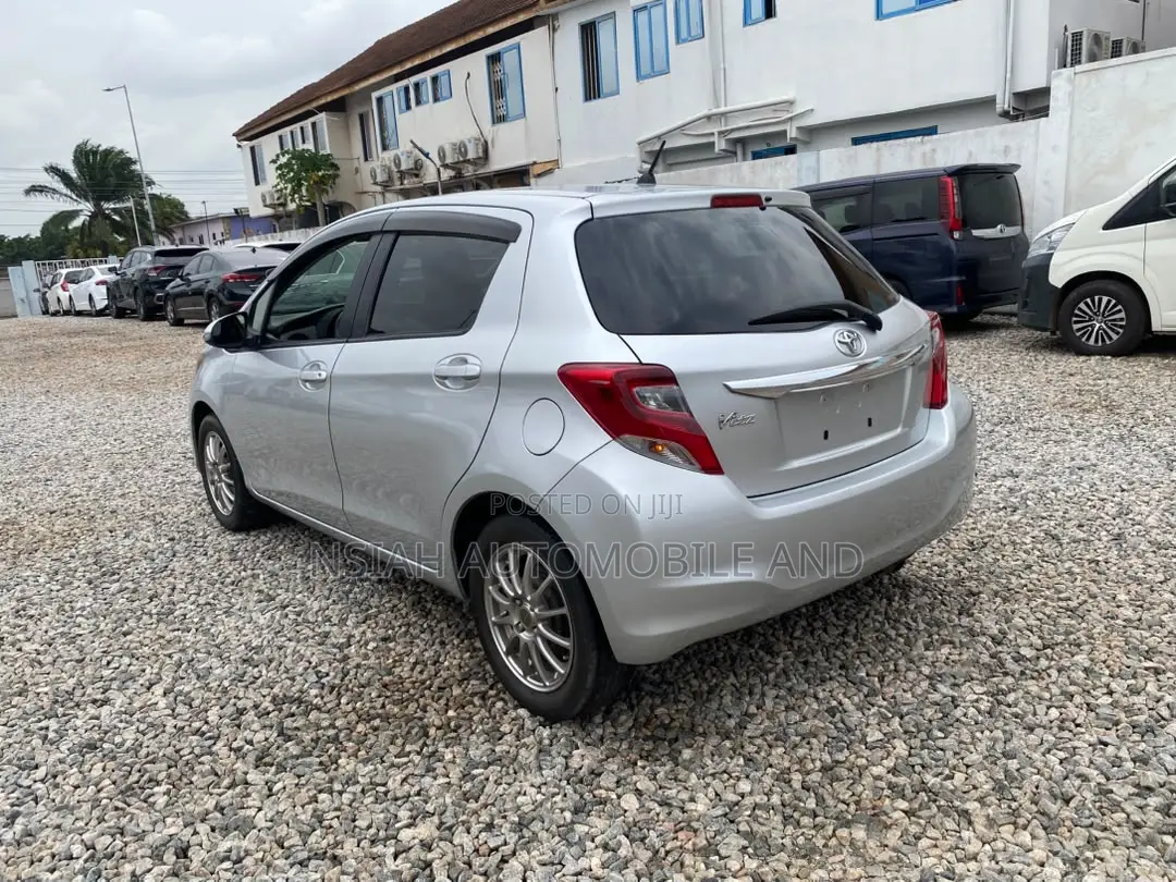 Toyota Vitz 2014 Silver