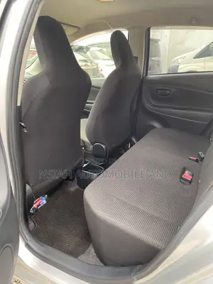 Toyota Vitz 2014 Silver