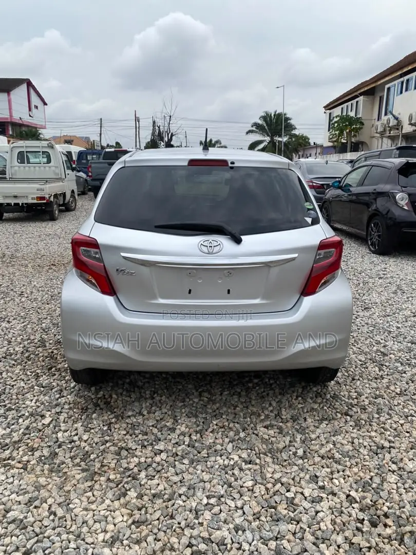 Toyota Vitz 2014 Silver