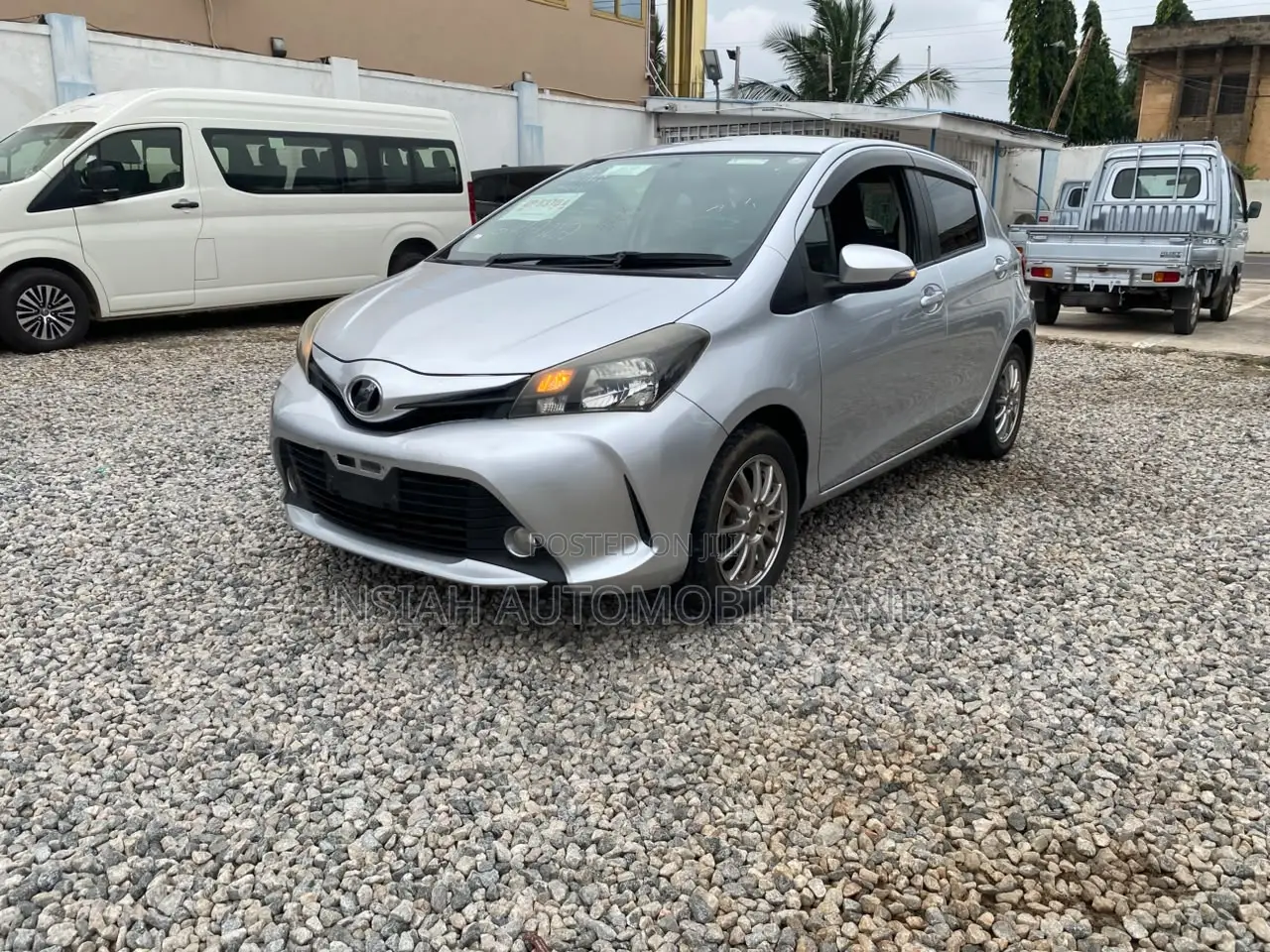 Toyota Vitz 2014 Silver