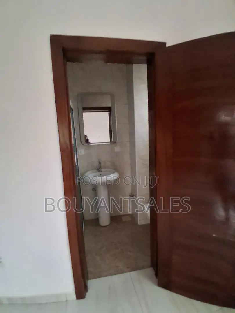 2bdrm Apartment in Ashongman, Old Ashomang for rent