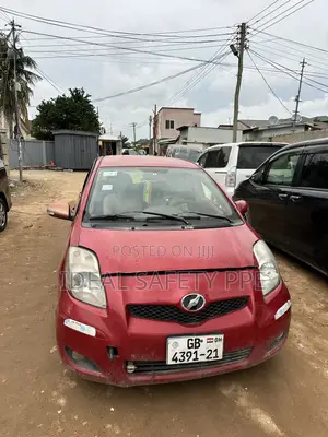 Toyota Vitz 2009 Red