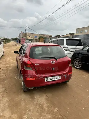 Toyota Vitz 2009 Red