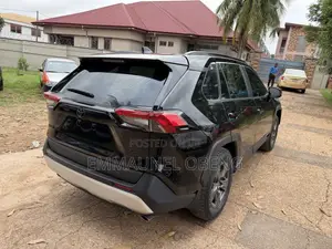 Toyota RAV4 XLE 2022 Black