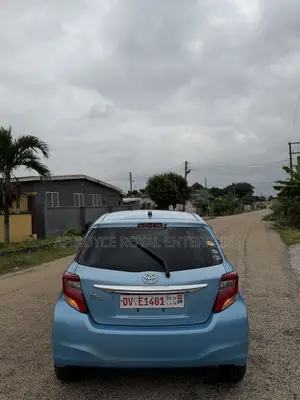 Toyota Vitz 1.3 AWD 5dr 2015 Blue
