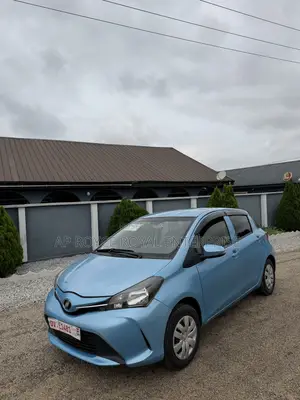 Toyota Vitz 1.3 AWD 5dr 2015 Blue