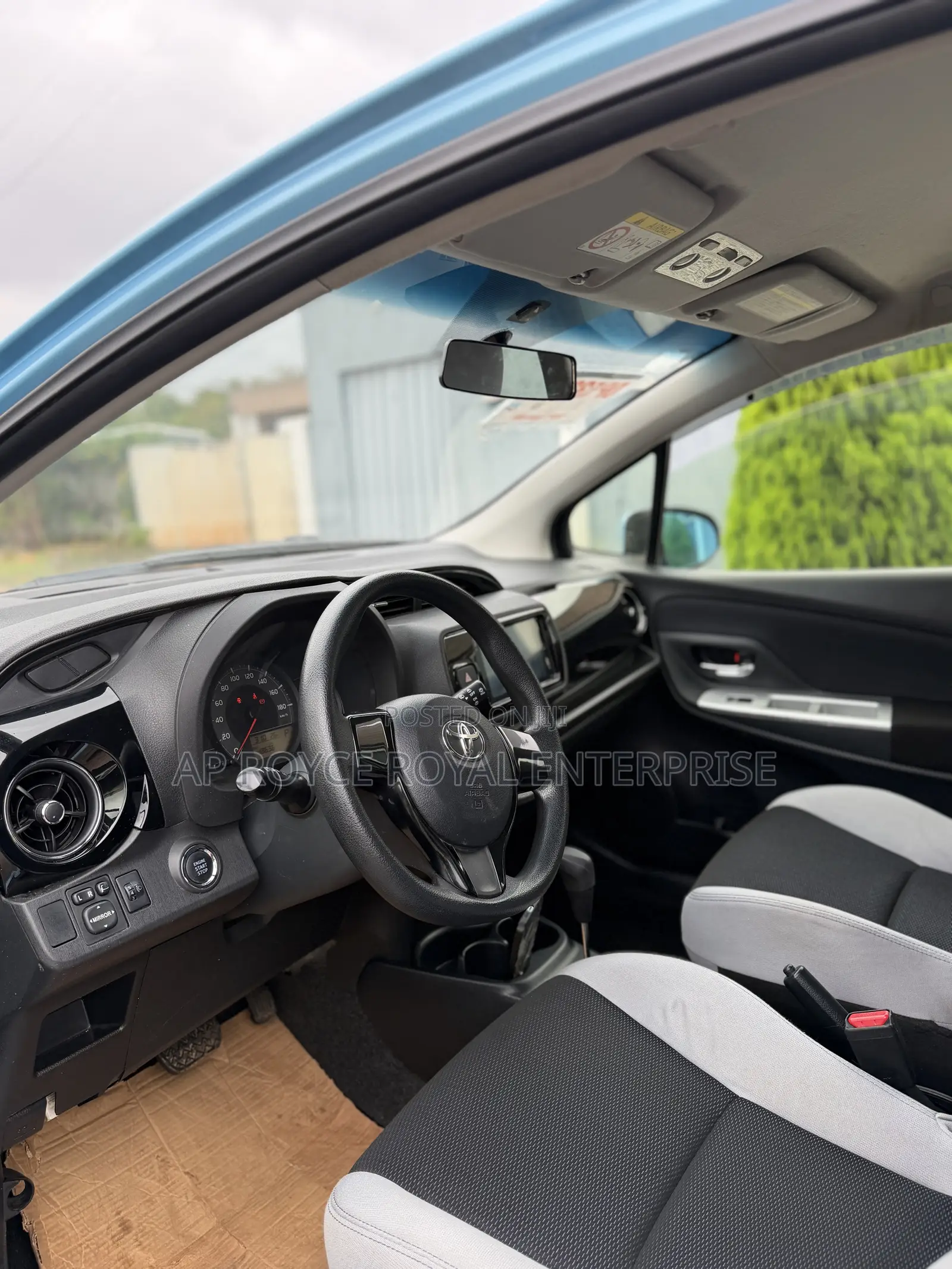 Toyota Vitz 1.3 AWD 5dr 2015 Blue