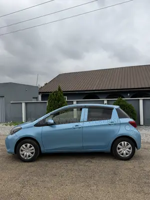 Toyota Vitz 1.3 AWD 5dr 2015 Blue