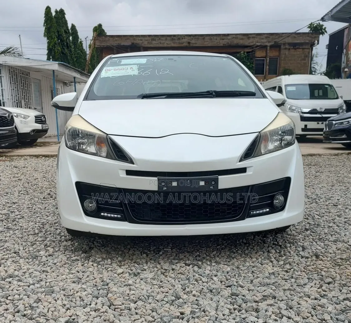 Toyota Vitz 2013 Off white