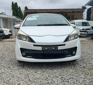 Toyota Vitz 2013 Off white
