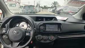 Toyota Vitz 2013 Off white