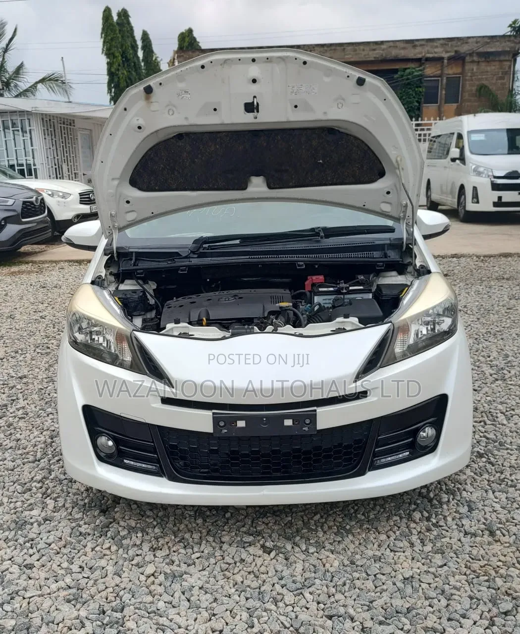Toyota Vitz 2013 Off white