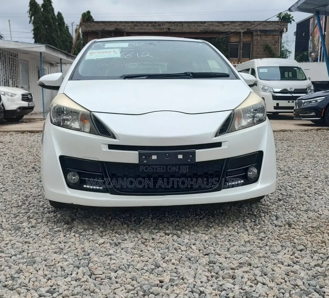 Toyota Vitz 2013 Off white
