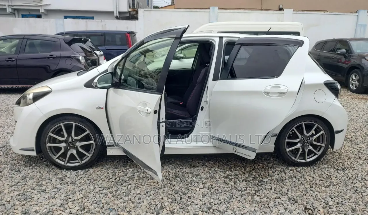 Toyota Vitz 2013 Off white
