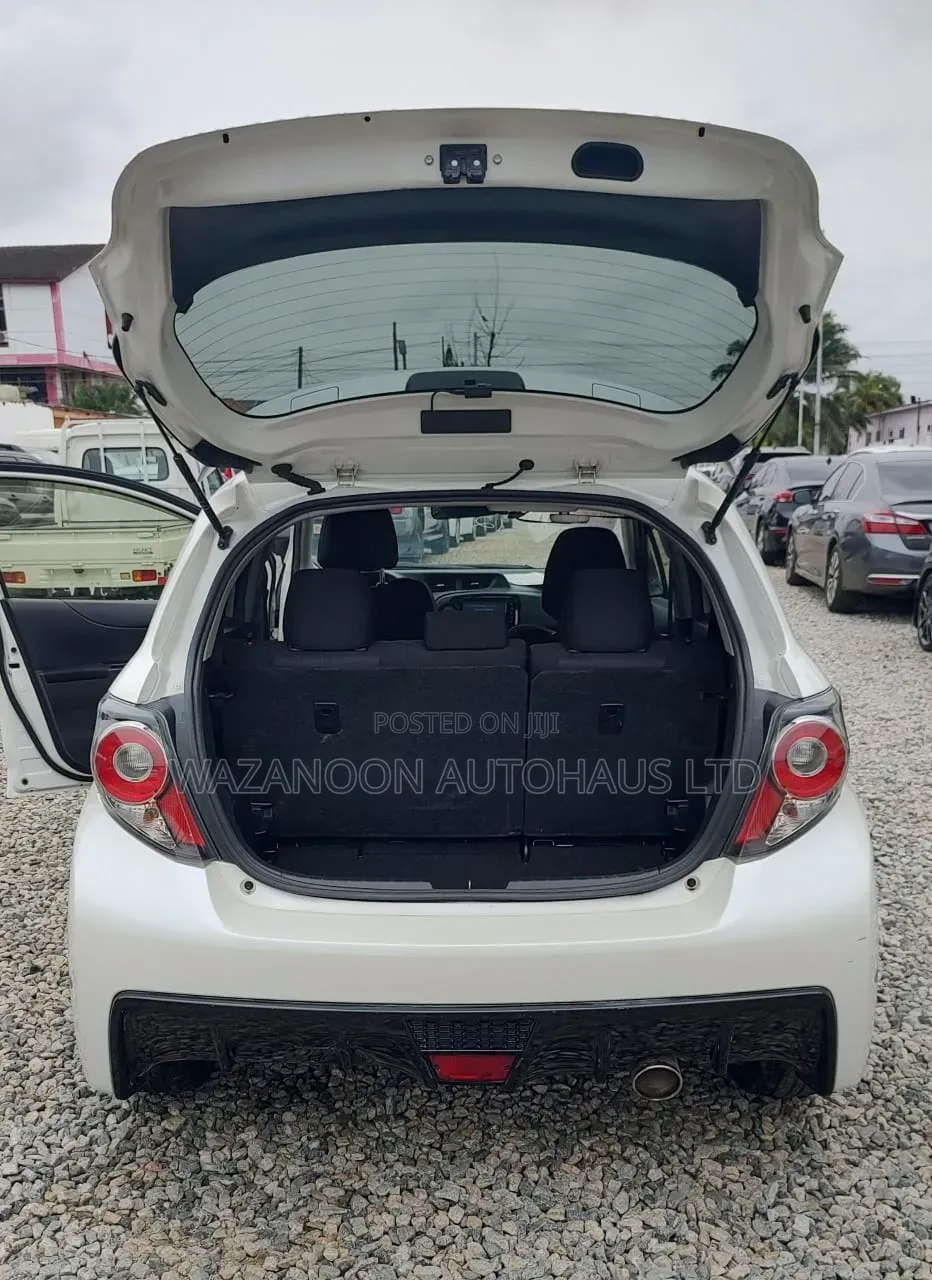 Toyota Vitz 2013 Off white