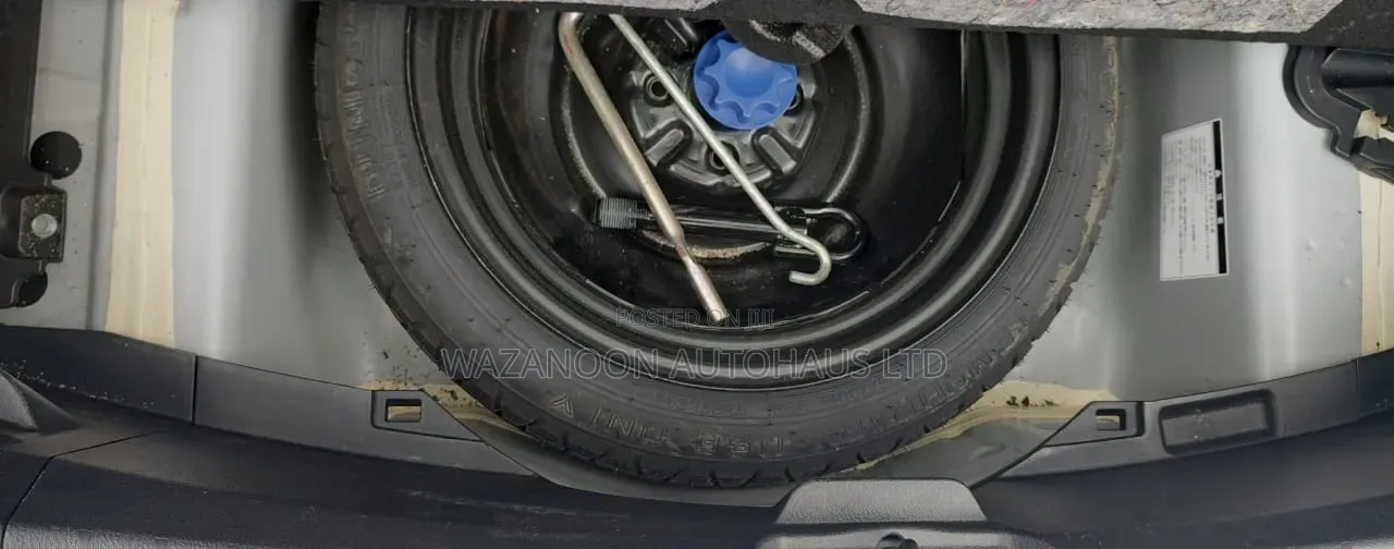 Toyota Vitz 2013 Off white