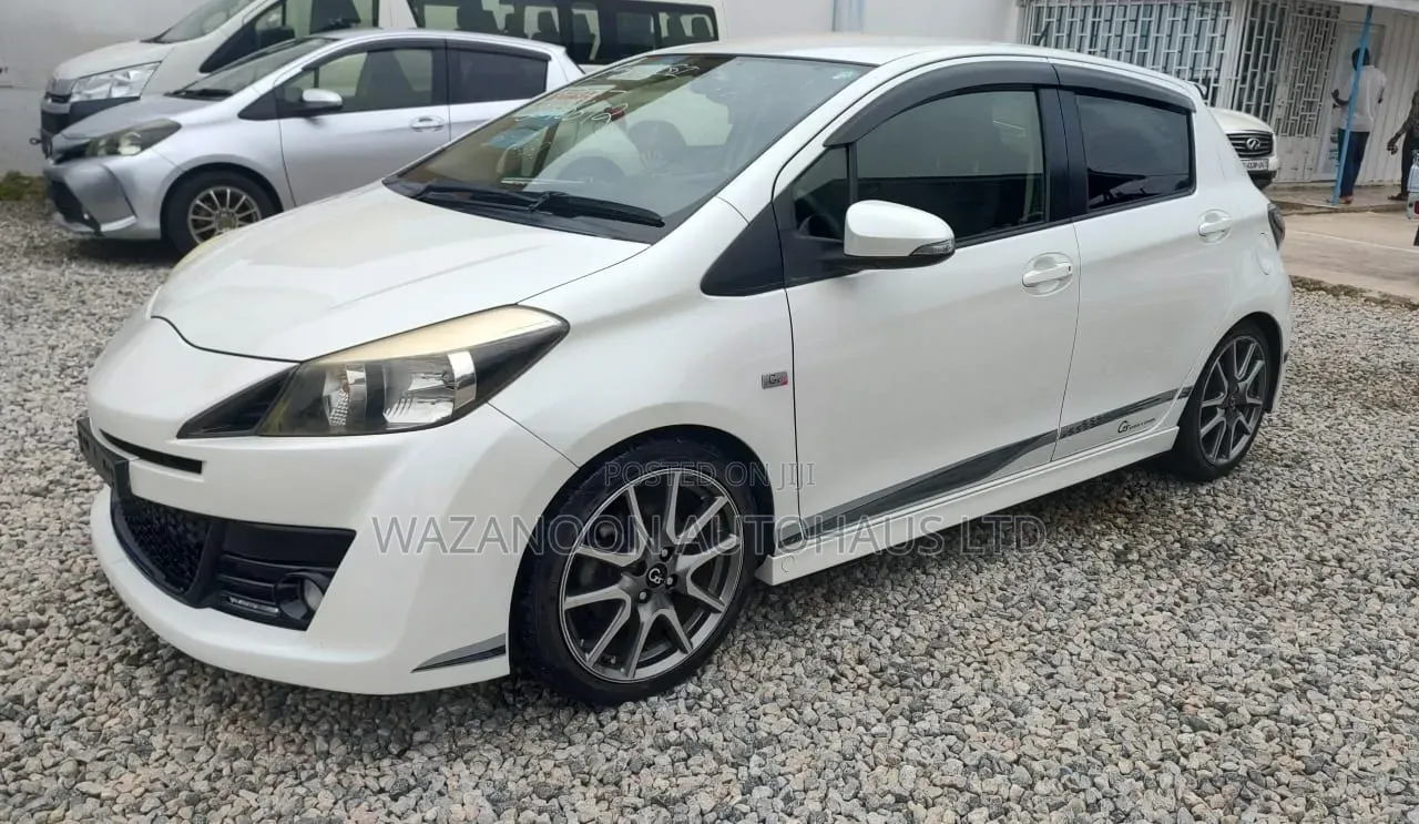 Toyota Vitz 2013 Off white