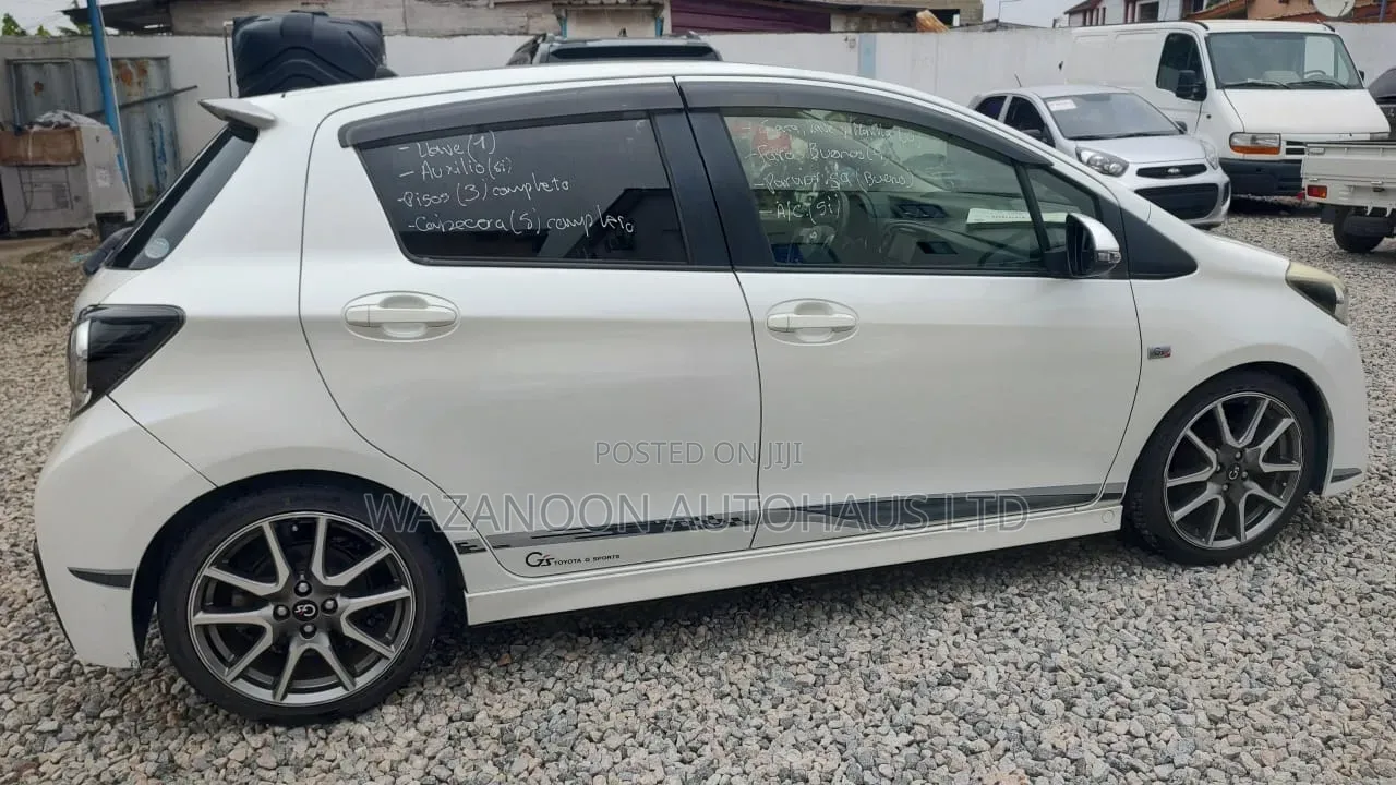 Toyota Vitz 2013 Off white