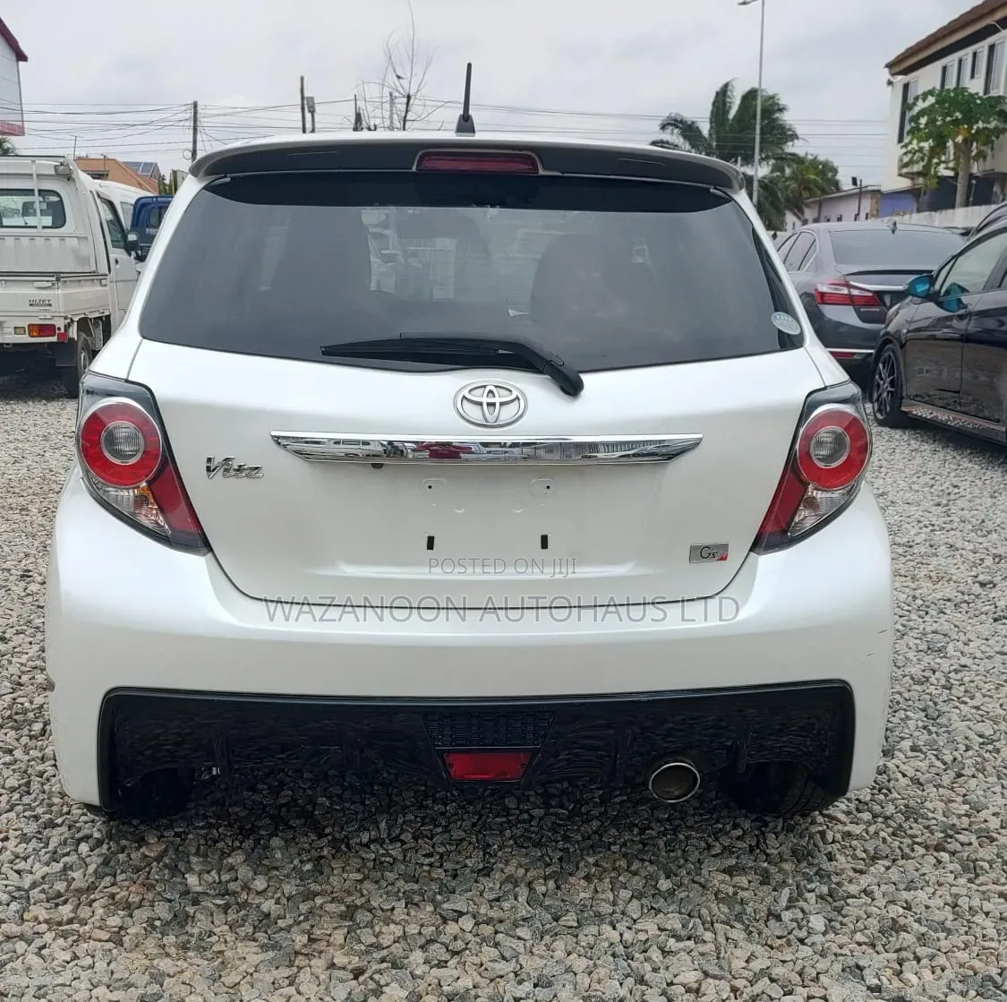 Toyota Vitz 2013 Off white