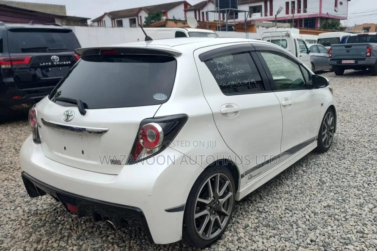 Toyota Vitz 2013 Off white