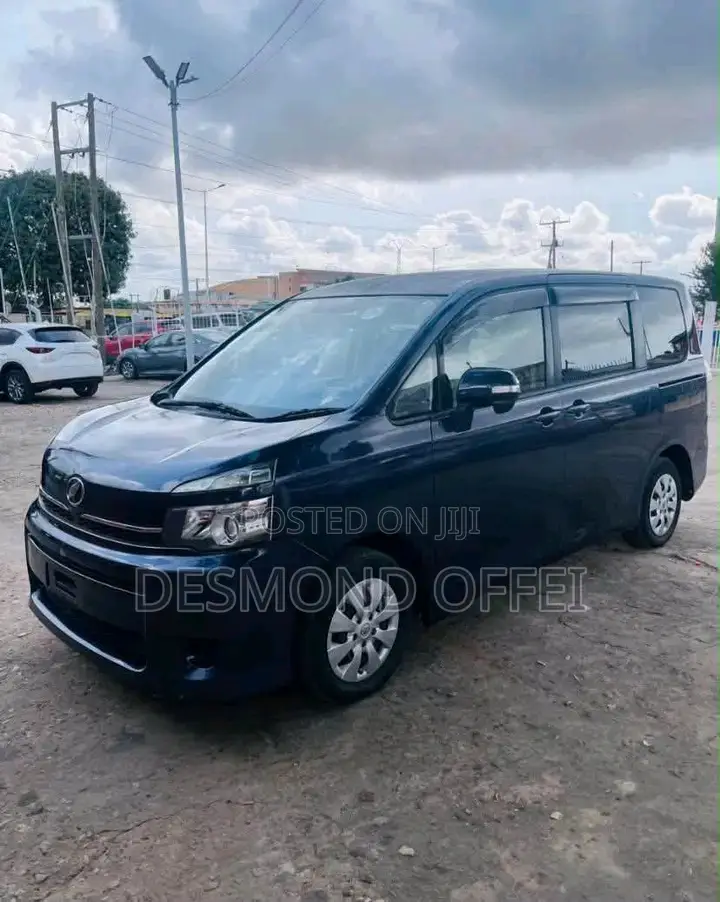 Toyota Voxy 2010 Black
