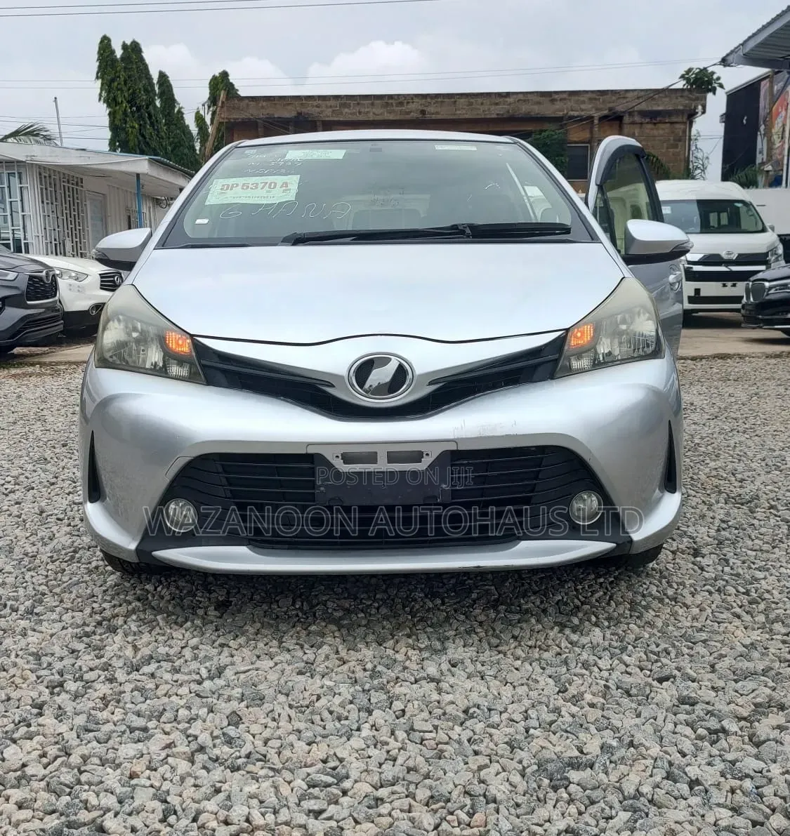 Toyota Vitz 2014 Silver