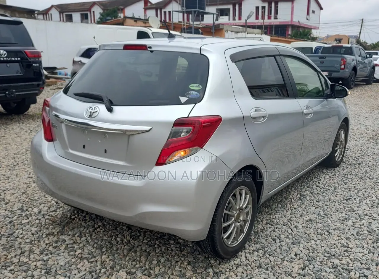 Toyota Vitz 2014 Silver