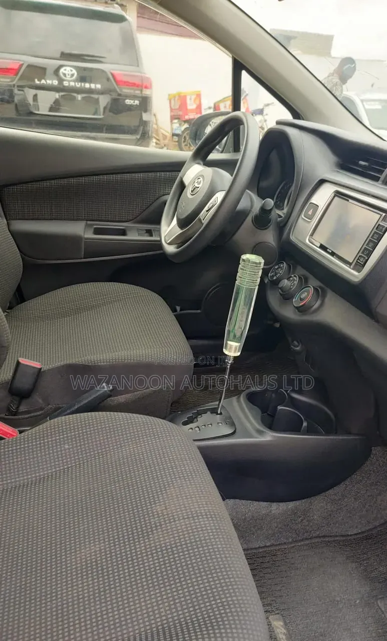 Toyota Vitz 2014 Silver