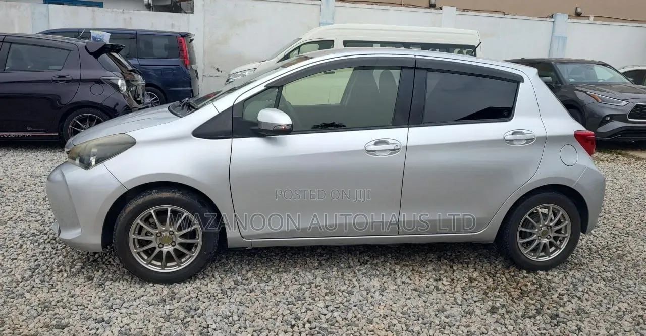 Toyota Vitz 2014 Silver