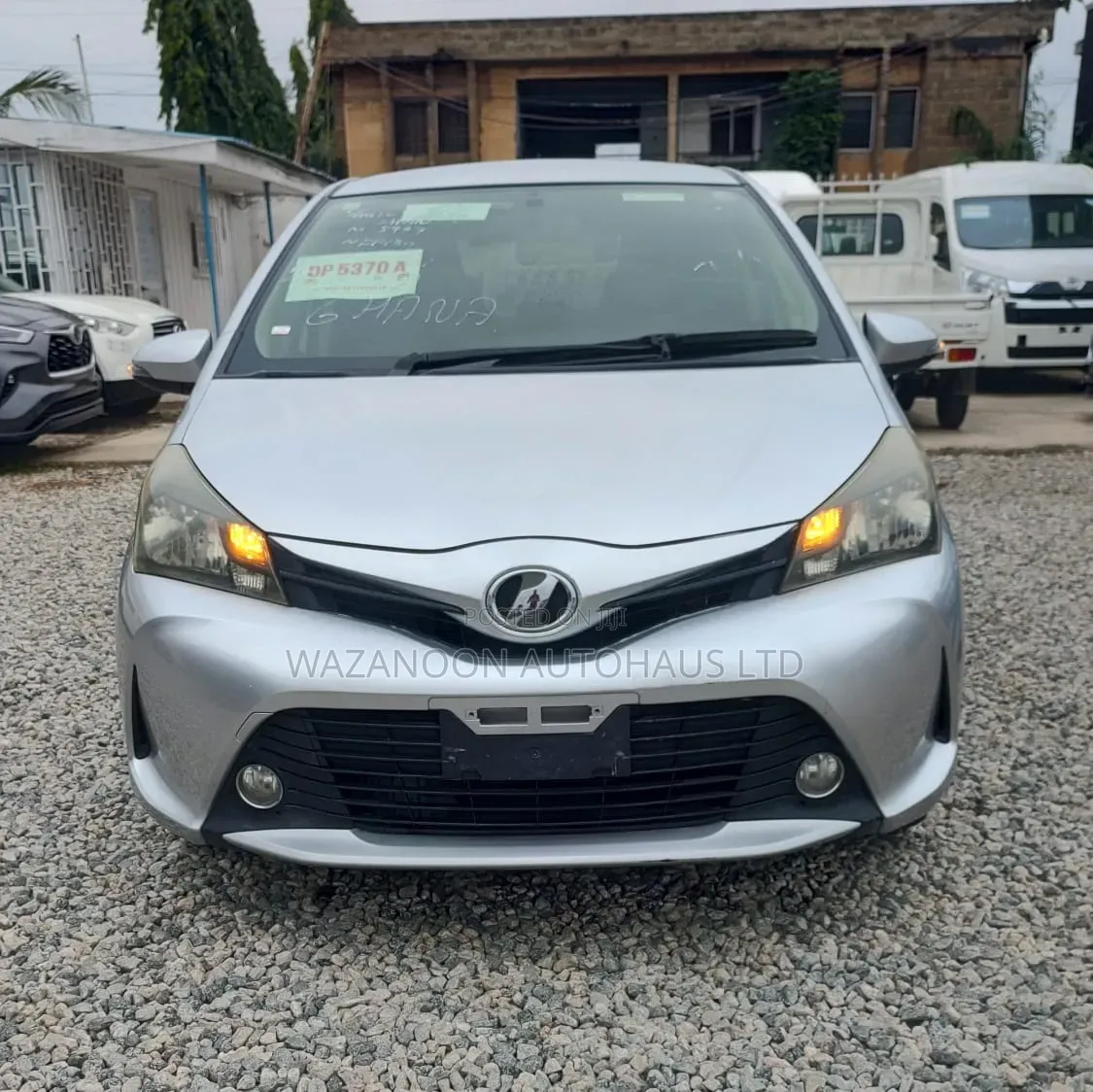 Toyota Vitz 2014 Silver