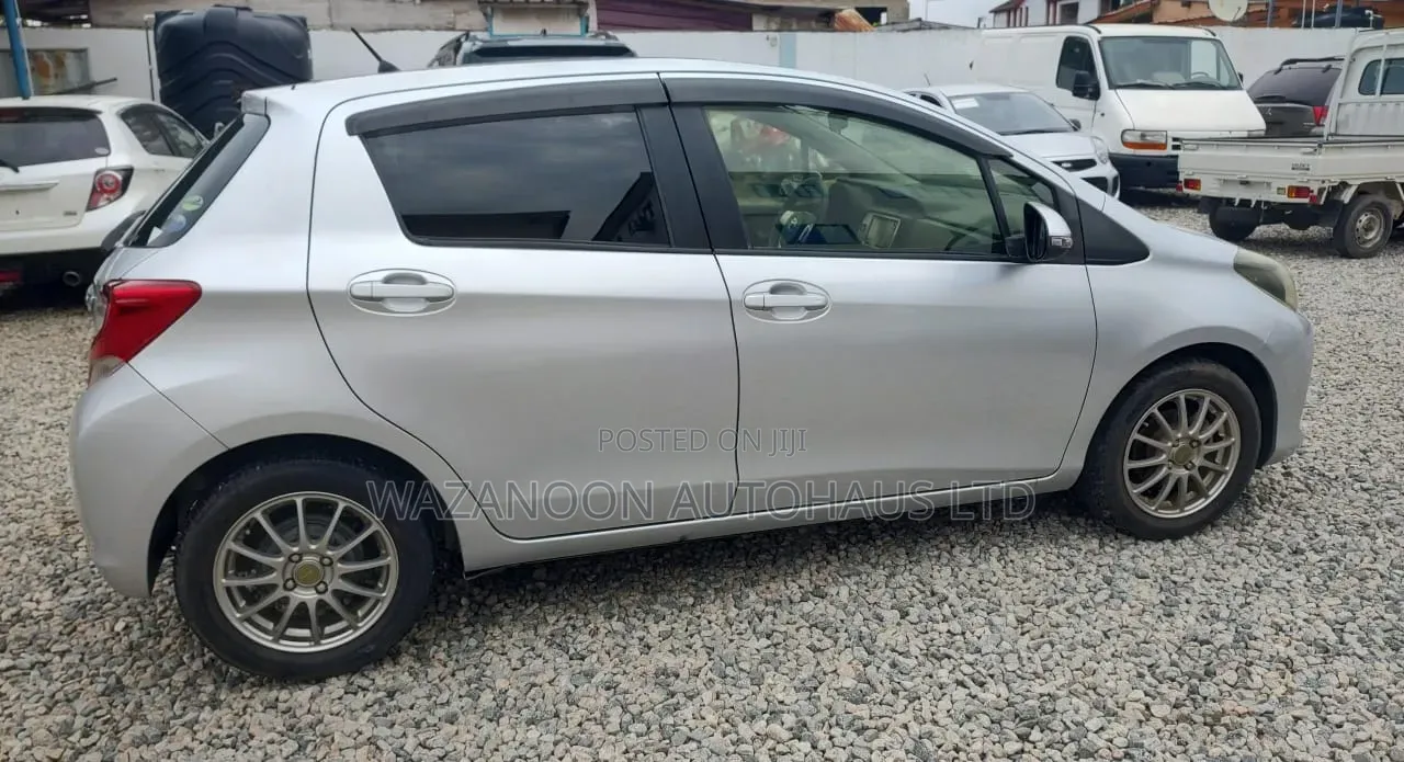 Toyota Vitz 2014 Silver