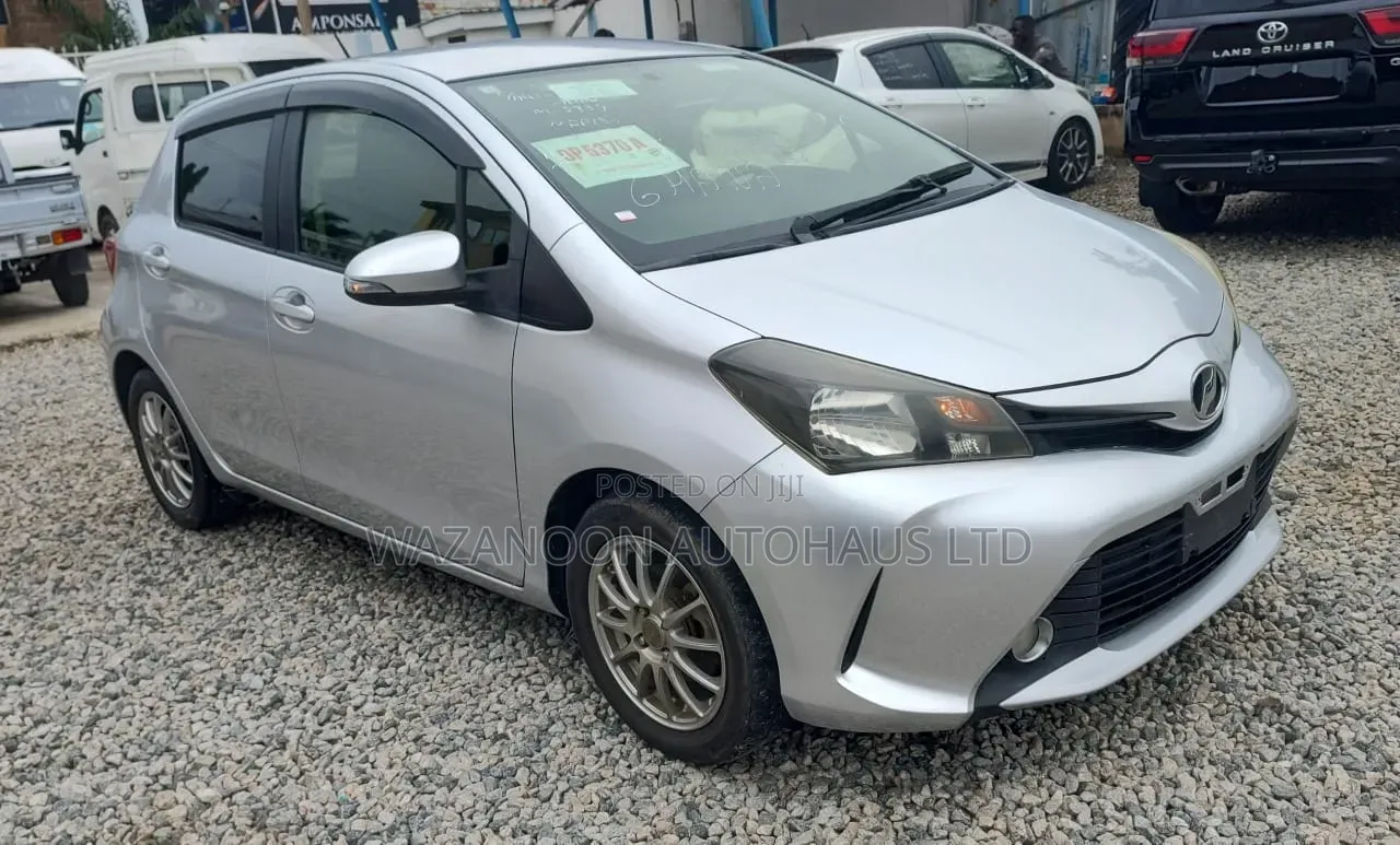 Toyota Vitz 2014 Silver