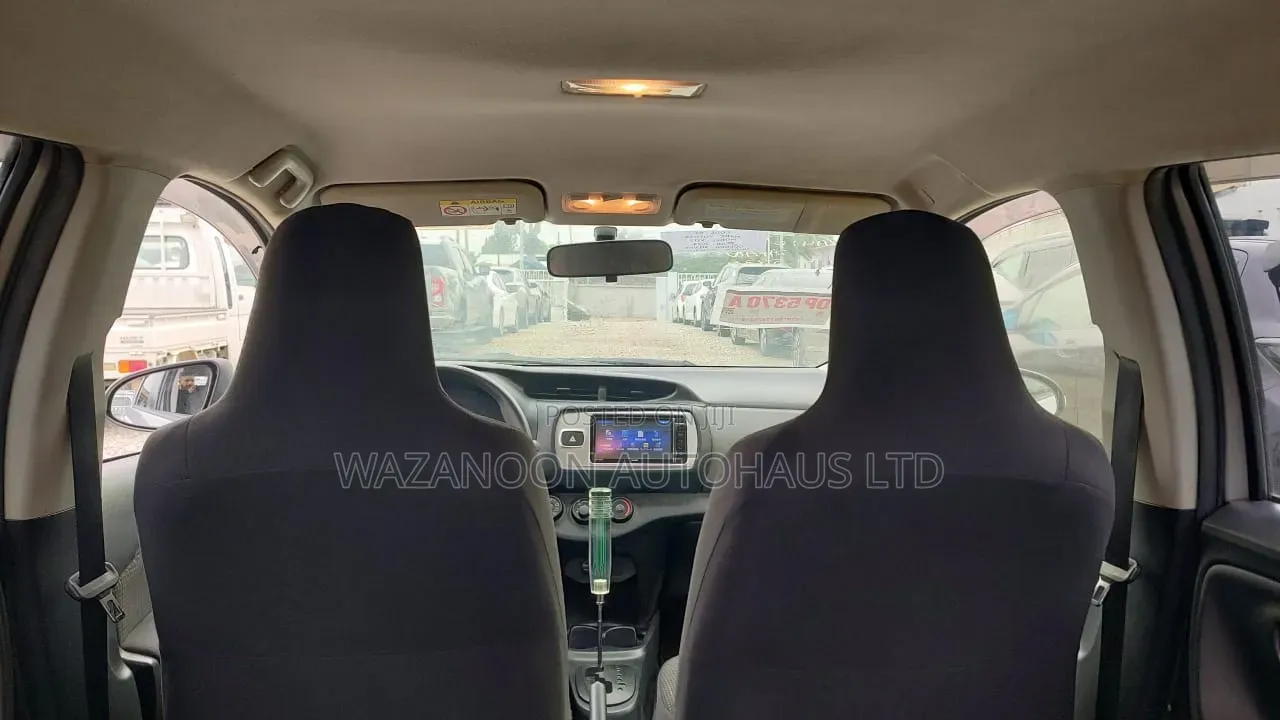 Toyota Vitz 2014 Silver