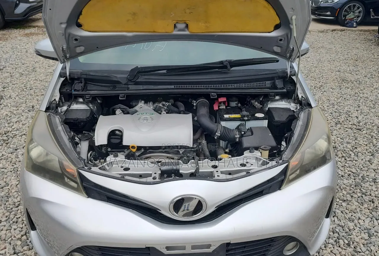 Toyota Vitz 2014 Silver