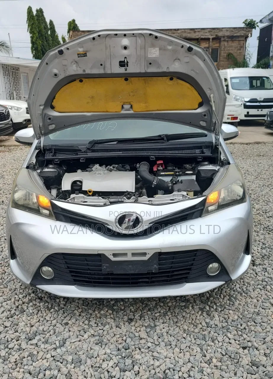 Toyota Vitz 2014 Silver
