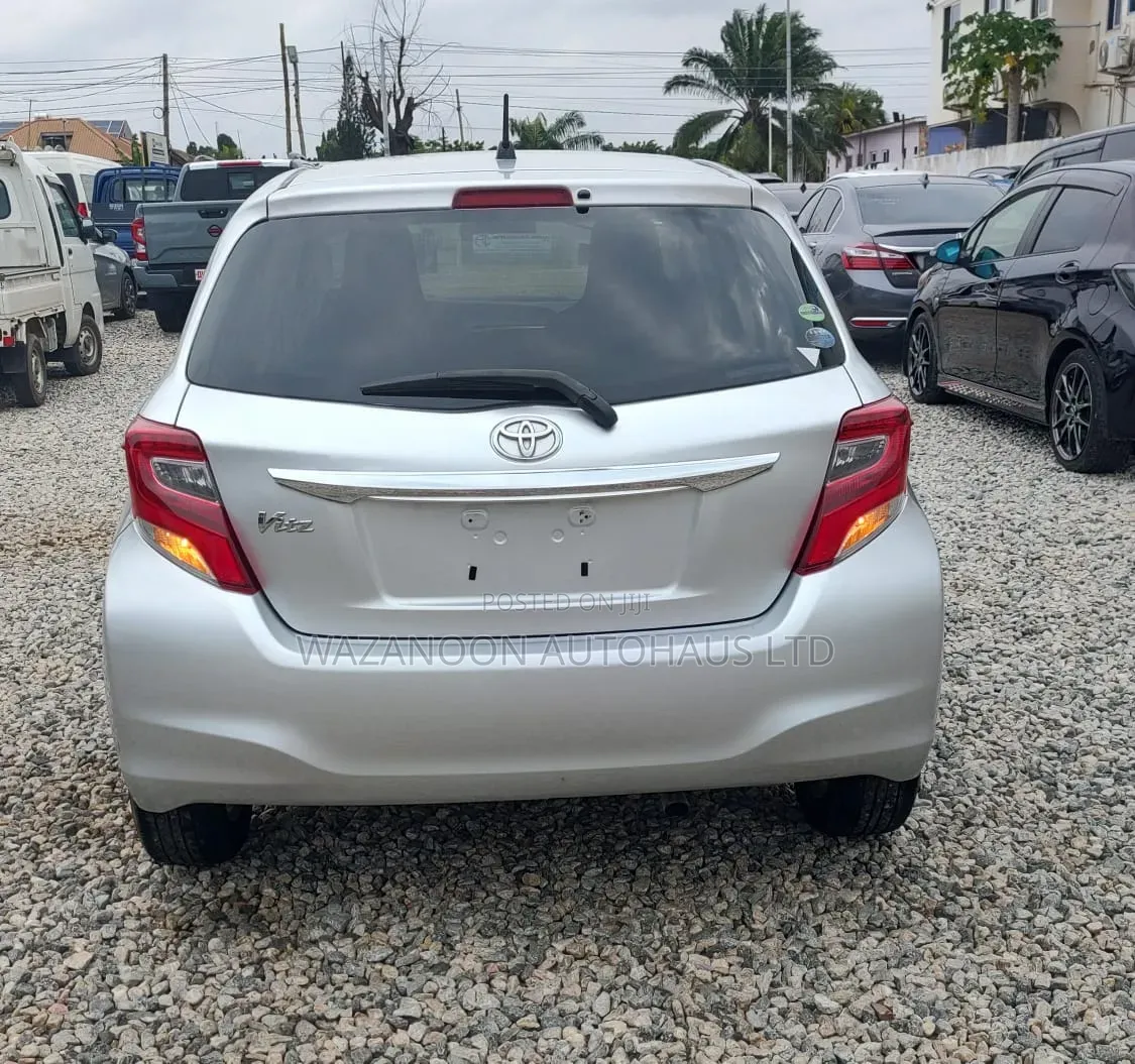 Toyota Vitz 2014 Silver