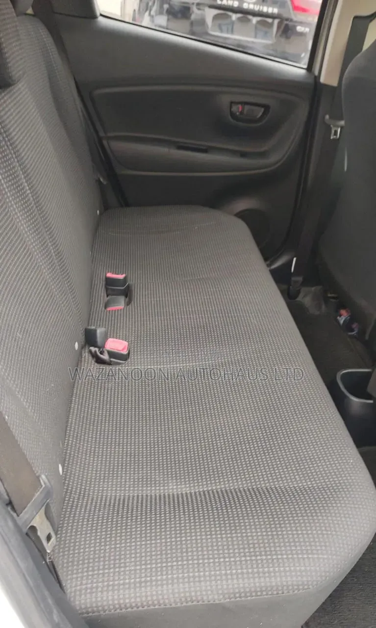 Toyota Vitz 2014 Silver