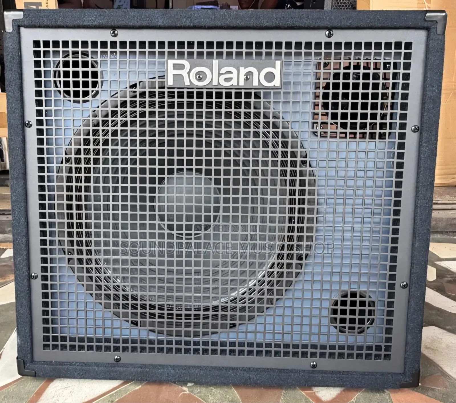 Roland KC-600 Keyboard Amplifier