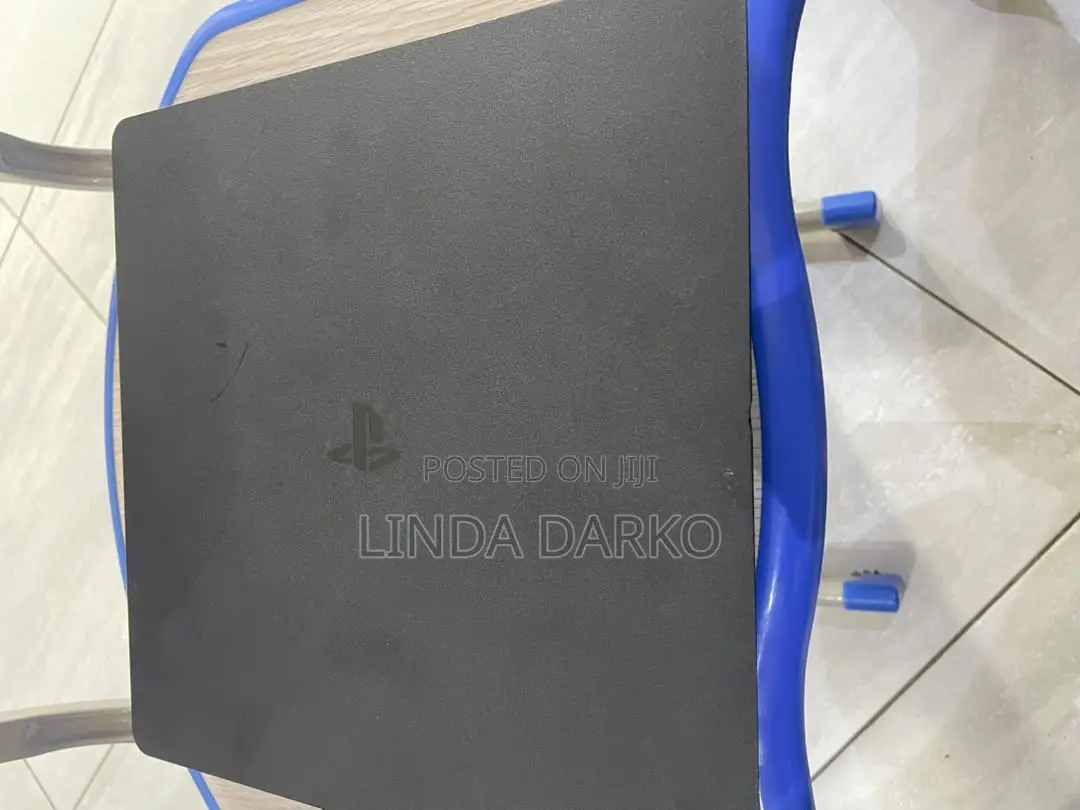 Playstation 4 Slim Neat With Games