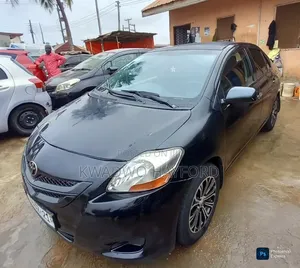 Toyota Yaris 2011 Black