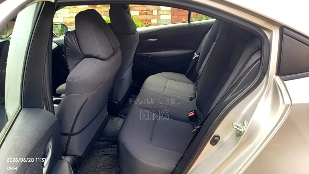 Toyota Corolla LE 2020 Silver