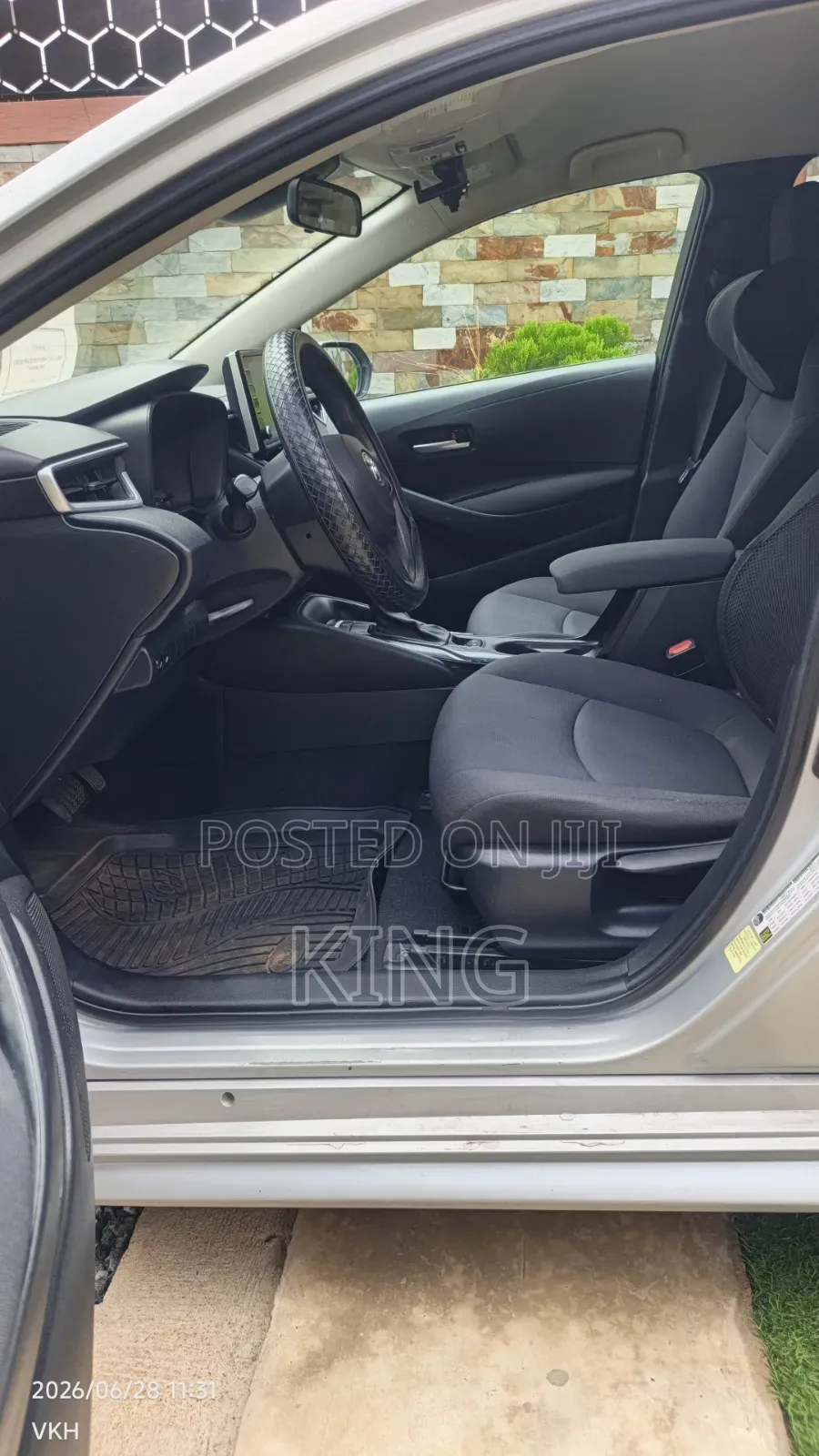 Toyota Corolla LE 2020 Silver