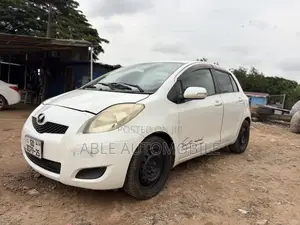 Toyota Vitz 1.0 FWD 3dr 2010 White