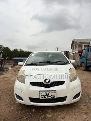 Toyota Vitz 1.0 FWD 3dr 2010 White